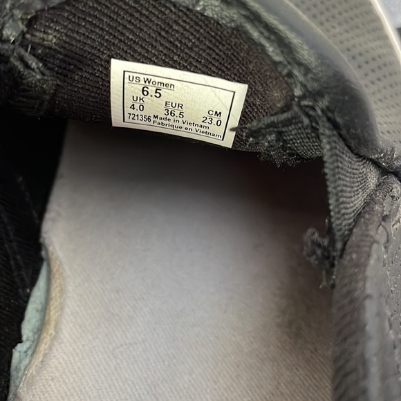 Black Vans Size 6.5 - Picture 6 of 6